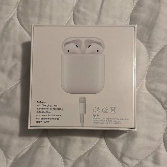 Apple Airpods 2nd Generation with Charging Case - Picture 2 of 2
